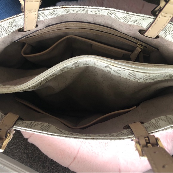 Michael Kors Purse - Picture 3 of 6